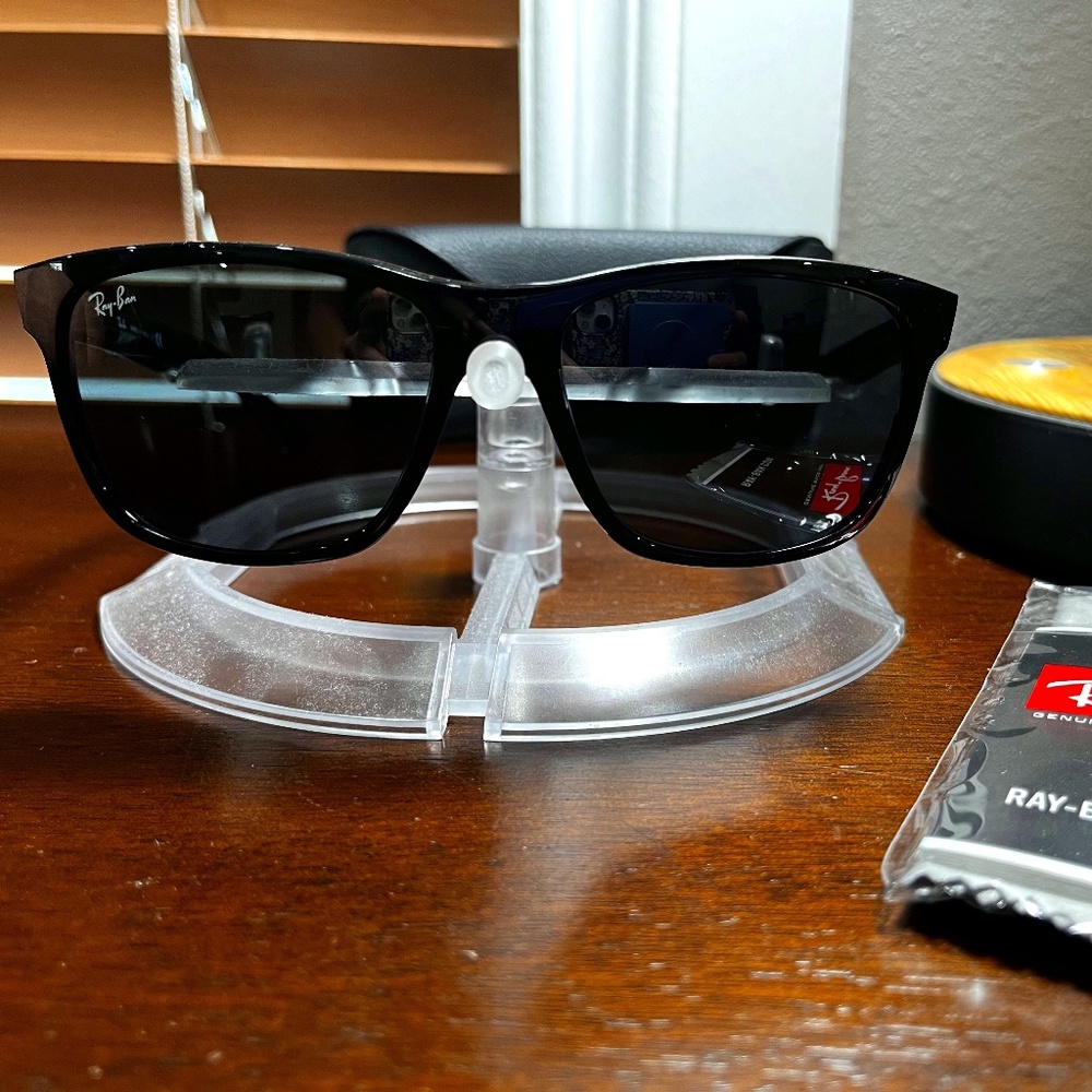 Ray-Ban sunglasses (RB4181). Polished black/grey lenses